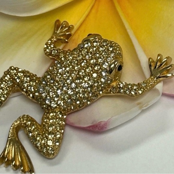 Vintage CHRISTIAN DIOR Gold Tone Swarovski Crystal encrusted pave Frog Brooch - Picture 7 of 11